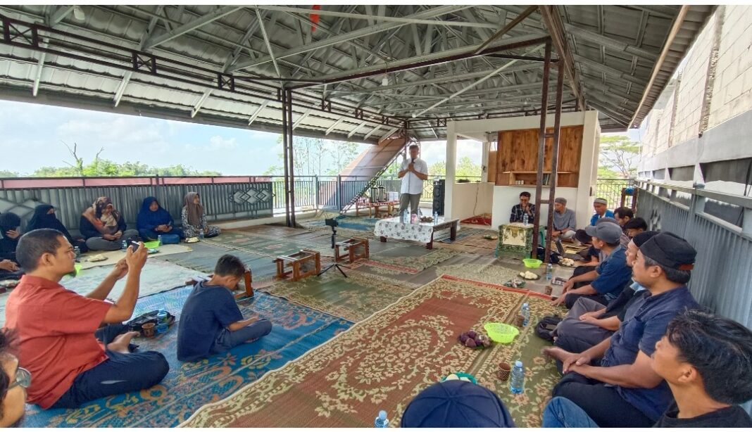 KADER ICB MAGETAN, DAPAT PEMBEKALAN DARI DPP ICB, DI WARUNG PAWON KANG IS SIDOREJO KADER ICB MAGETAN, DAPAT PEMBEKALAN DARI DPP ICB, DI WARUNG PAWON KANG IS SIDOREJO