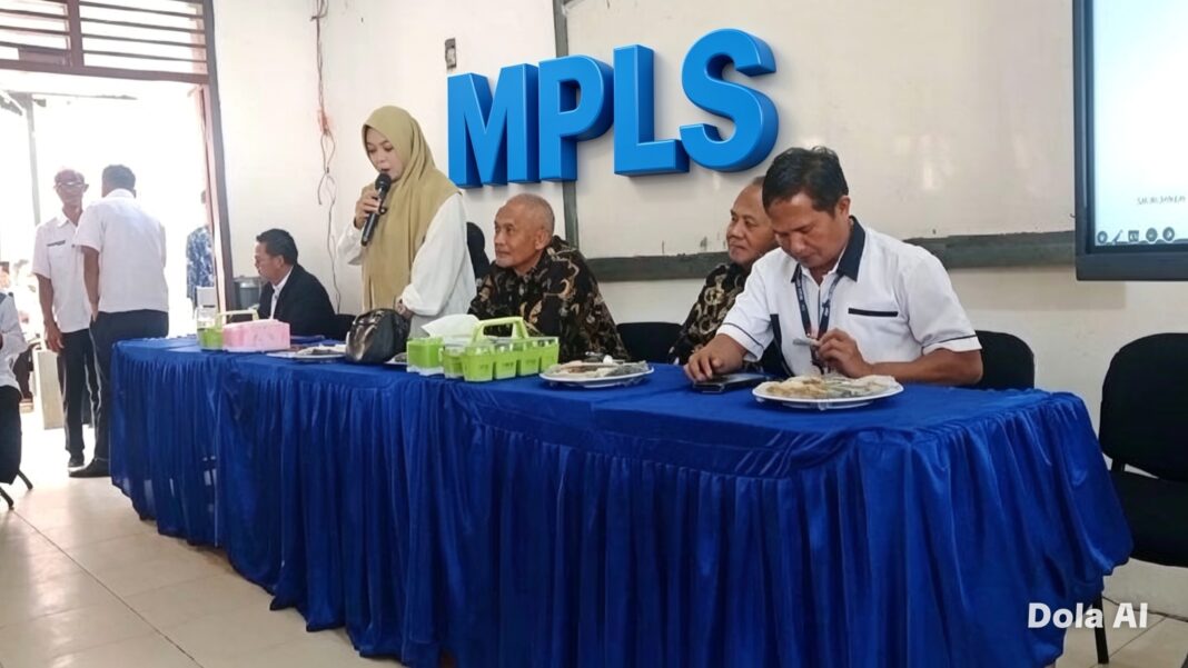 Sosialisasi MPLS SMK Negeri 1 Way Tenong Berlangsung Terbuka, Sekolah dan Wali Murid Perkuat Sinergi Sosialisasi MPLS SMK Negeri 1 Way Tenong Berlangsung Terbuka, Sekolah dan Wali Murid Perkuat Sinergi