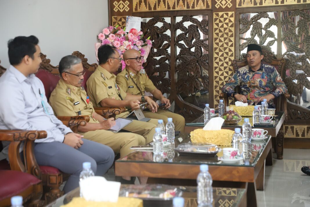 Parosil Mabsus Terima Audiensi Dirut Bank Lampung,Bahas Peningkatan Layanan Perbankan Parosil Mabsus Terima Audiensi Dirut Bank Lampung,Bahas Peningkatan Layanan Perbankan