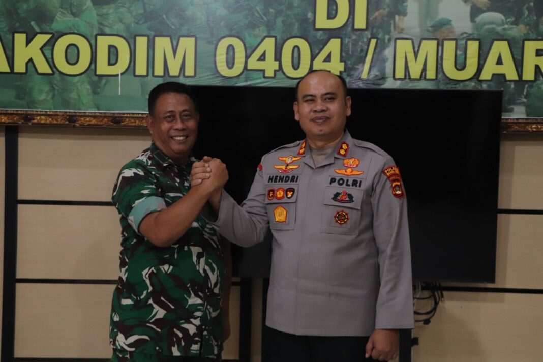 Kapolres Muara Enim dan Kodim 0404 Perkokoh Soliditas, Wujudkan Kamtibmas yang Aman dan Kondusif Kapolres Muara Enim dan Kodim 0404 Perkokoh Soliditas, Wujudkan Kamtibmas yang Aman dan Kondusif
