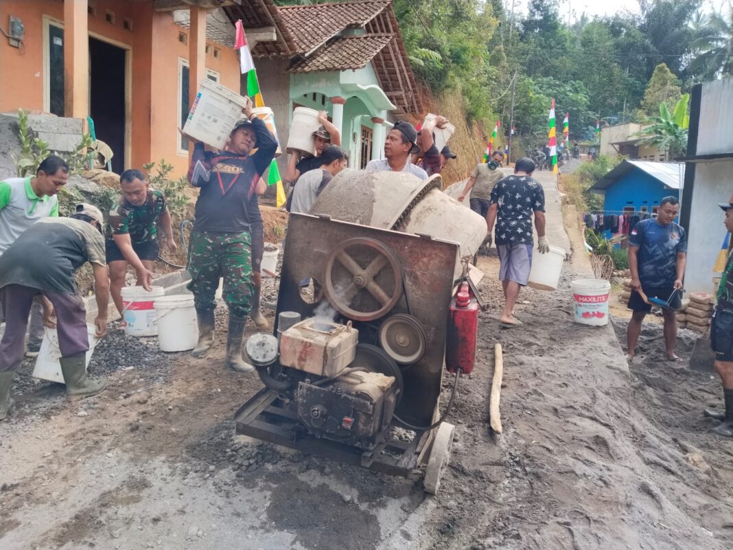 Satgas TMMD Reguler Ke-129 Kodim 0708 Purworejo Kebut Pengecoran Jalan, Wujudkan Akses warga Watuduwur Satgas TMMD Reguler Ke-129 Kodim 0708 Purworejo Kebut Pengecoran Jalan, Wujudkan Akses warga Watuduwur