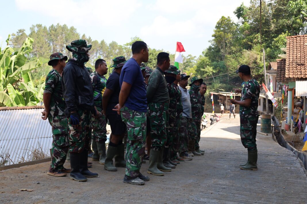 Apel Pagi Satgas TMMD Reguler 129, Awali Semangat Pengabdian untuk Pembangunan Desa Watuduwur Apel Pagi Satgas TMMD Reguler 129, Awali Semangat Pengabdian untuk Pembangunan Desa Watuduwur