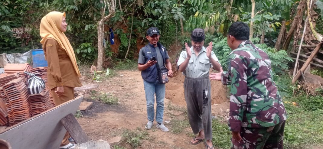 Hari ke 2 Konten Kreator Hasan Sule Promosikan TMMD Reguler 129, Desa Watuduwur Semakin Dikenal Luas Hari ke 2 Konten Kreator Hasan Sule Promosikan TMMD Reguler 129, Desa Watuduwur Semakin Dikenal Luas