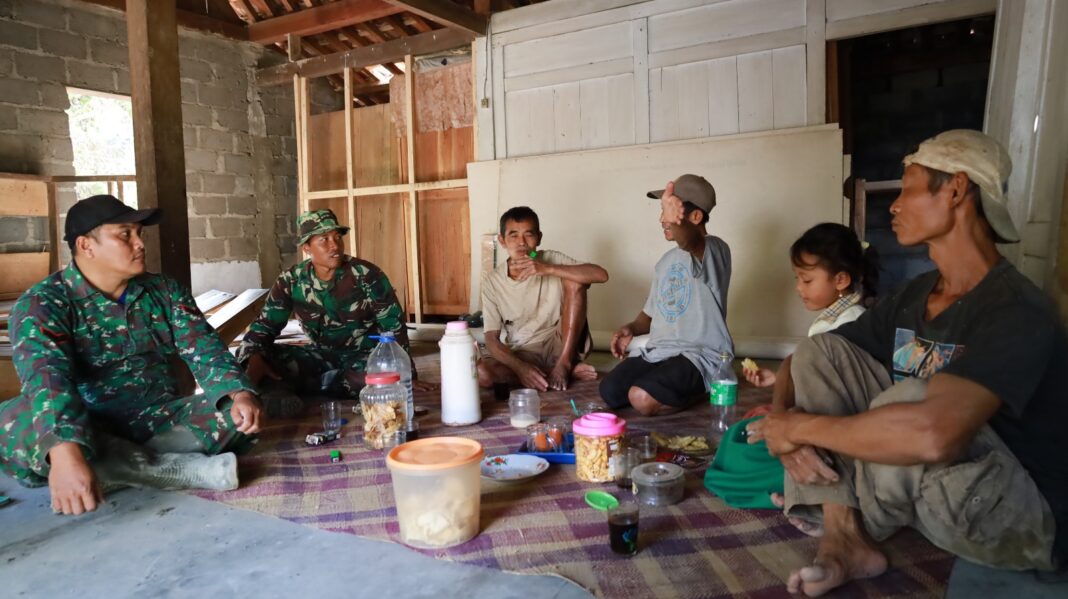 Gendu-Gendu Roso di Lokasi TMMD, Hangatkan Kebersamaan Satgas dan Warga Watuduwur Gendu-Gendu Roso di Lokasi TMMD, Hangatkan Kebersamaan Satgas dan Warga Watuduwur