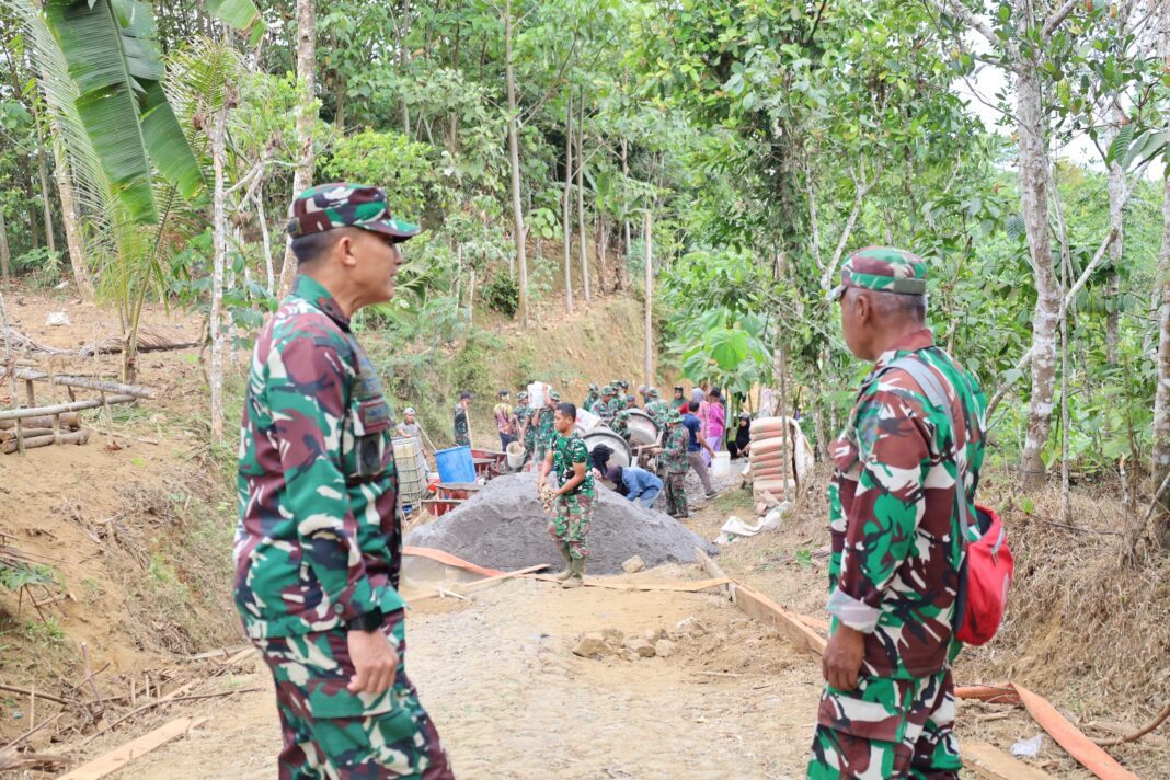 10 Hari TMMD Berjalan Lancar, Babinsa Watuduwur Pastikan Seluruh Sasaran Sesuai Rencana 10 Hari TMMD Berjalan Lancar, Babinsa Watuduwur Pastikan Seluruh Sasaran Sesuai Rencana