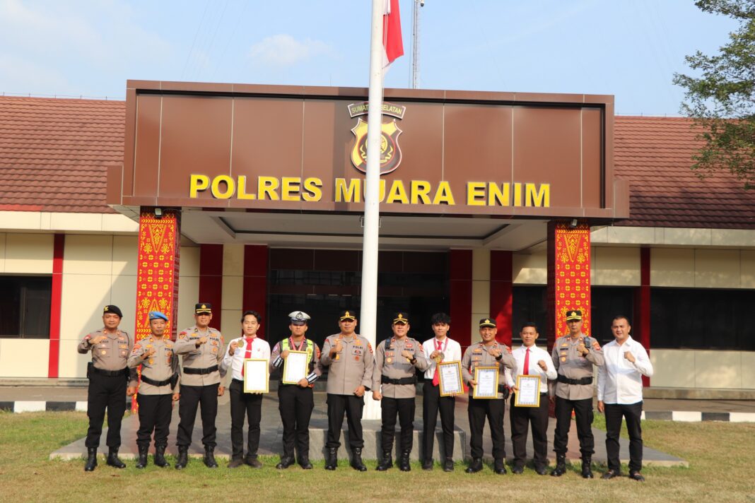 Ukir Prestasi Gemilang! Kapolres Muara Enim Anugerahkan Penghargaan kepada Jawara Karate Kapolda Cup 2026 Ukir Prestasi Gemilang! Kapolres Muara Enim Anugerahkan Penghargaan kepada Jawara Karate Kapolda Cup 2026