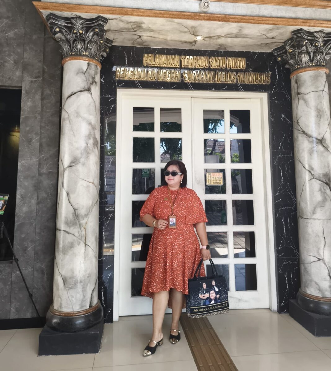 NEGARA TIDAK BOLEH ANTI KRITIK: MEMBUNGKAM SUARA RAKYAT ADALAH PENGINGKARAN TERHADAP KONSTITUSI NEGARA TIDAK BOLEH ANTI KRITIK: MEMBUNGKAM SUARA RAKYAT ADALAH PENGINGKARAN TERHADAP KONSTITUSI