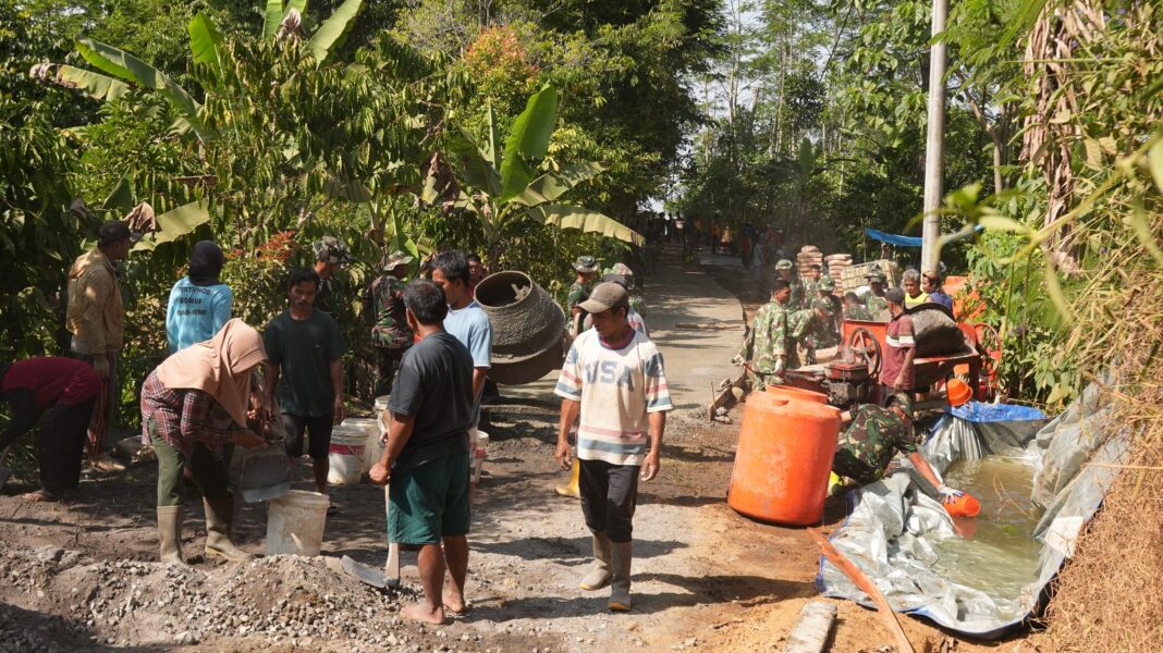 TMMD Reguler 129 Buka Jalan Perubahan, TNI Hadir Membangun Masa Depan Desa Watuduwur TMMD Reguler 129 Buka Jalan Perubahan, TNI Hadir Membangun Masa Depan Desa Watuduwur