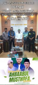 DEMAK, Presisi.sbs- PWI-LS Sultan Fatah Demak Telah Mendatangi Takmir Masjid Agung Demak siang tadi jum'at 31/Juli/2026 selesai sholat jum'at untuk menyampaikan sikap tegas menolak para habib ikut bagian dari acara pengajian tersebut,Hasil audiensi maupun klarifikasi dengan pihak Pengurus Ta'mir Masjid Agung Demak bahwa pihak Pengurus Ta'mir Masjid Agung Demak menyikapi dan menyatakan secara tegas dengan apapun yang berkaitan dengan acara pengajian selapanan yang akan di adakan di Serambi Masjid Agung Demak besok pada Hari Senin, 03 Agust 2026 (Malam Selasa) Pukul: 19.30 wib dari pihak Pengurus Ta'mir Masjid Agung Demak tidak akan mengundang atau menghadirkan habib dalam acara tersebut dan apabila kedepan Pengurus Ta'mir Masjid Agung Demak mengundang ataupun menghadirkan habib dalam acara tertentu di Serambi Masjid Agung Demak dari pihak Pengurus Ta'mir Masjid Agung Demak siap ditegur secara tegas baik secara tertulis maupun secara tindakan,Pernyataan ini di sampaikan oleh PLT. Ketua Umum Ta'mir Masjid Agung Demak Bapak K. Abdul Makali.
Red;@nurkan