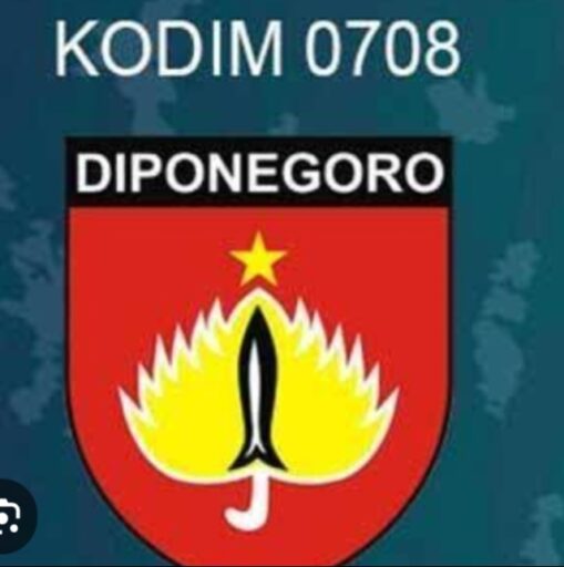 Semangat Gotong Royong Satgas TMMD dan Warga Warnai Pengecoran Jalan di Desa Watuduwur Semangat Gotong Royong Satgas TMMD dan Warga Warnai Pengecoran Jalan di Desa Watuduwur