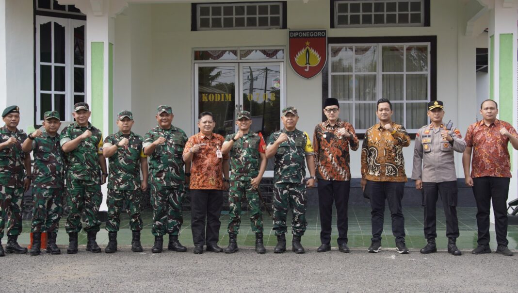Wasev TinjauTim TMMD Reguler 129 Kodim 0708 Purworejo, Pastikan Program Berjalan Optimal Wasev TinjauTim TMMD Reguler 129 Kodim 0708 Purworejo, Pastikan Program Berjalan Optimal
