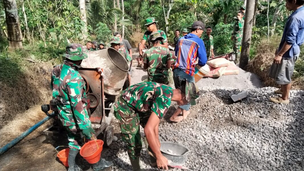 Material Lengkap Jadi Kunci Kelancaran Pengecoran Jalan TMMD Reguler ke-129 Kodim 0708 Purworejo Material Lengkap Jadi Kunci Kelancaran Pengecoran Jalan TMMD Reguler ke-129 Kodim 0708 Purworejo