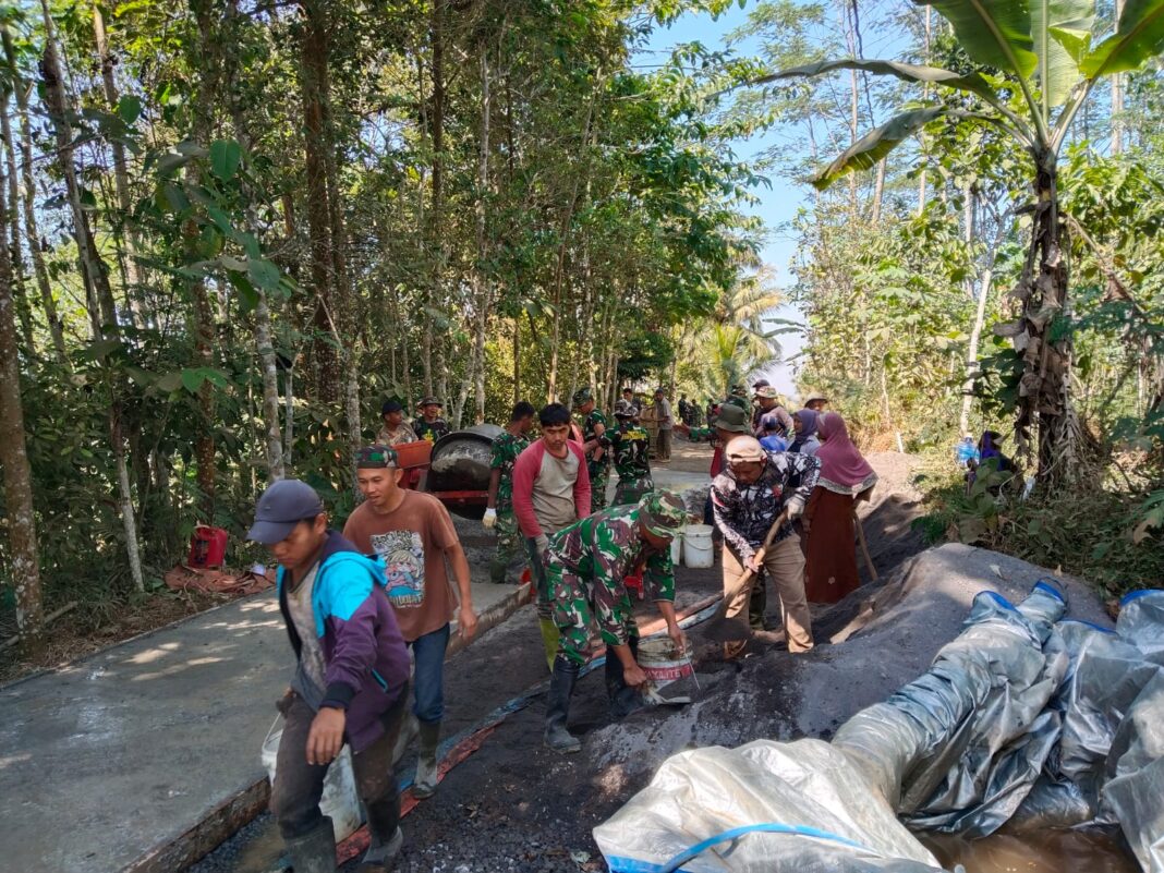 Hari Libur Bukan Penghalang, Satgas TMMD Reguler ke-129 Tetap “Tancap Gas” Selesaikan Sasaran Fisik Hari Libur Bukan Penghalang, Satgas TMMD Reguler ke-129 Tetap “Tancap Gas” Selesaikan Sasaran Fisik