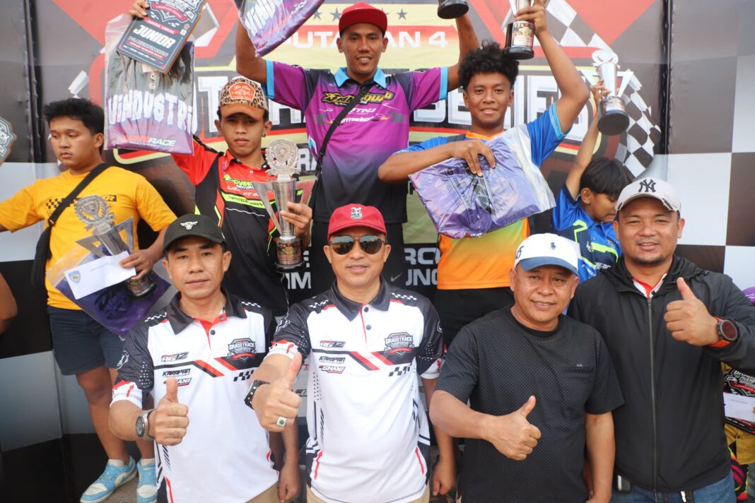 Penutupan Grasstrack Championship di Lampung Barat Meriah, Dihadiri Ribuan Penonton; Ini Kata Bupati Parosil Penutupan Grasstrack Championship di Lampung Barat Meriah, Dihadiri Ribuan Penonton; Ini Kata Bupati Parosil