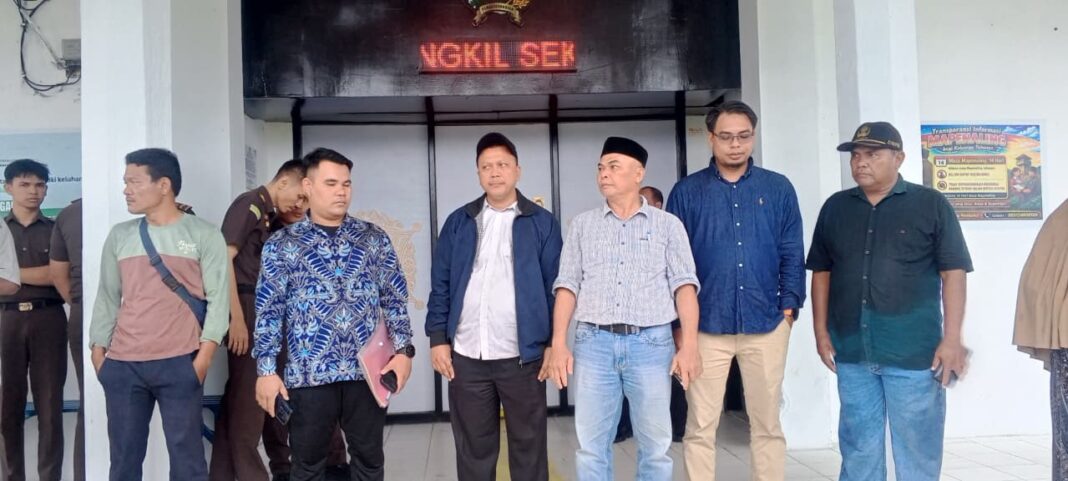 Pastikan Eksekusi Sukses, Personel Polres Aceh Singkil Lakukan Pengamanan Terhadap Terpidana Kasus Penipuan Pastikan Eksekusi Sukses, Personel Polres Aceh Singkil Lakukan Pengamanan Terhadap Terpidana Kasus Penipuan
