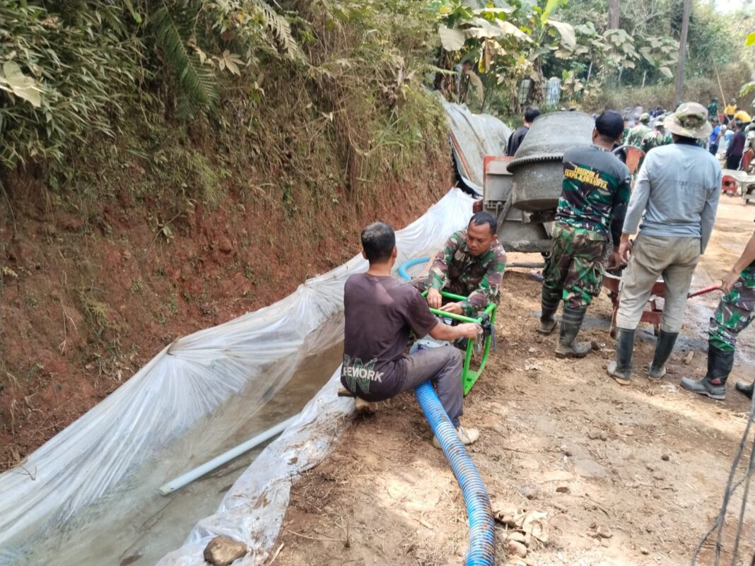 Bak Penampungan Air Darurat Dukung Kelancaran Pengecoran Jalan TMMD Reguler ke-129 Bak Penampungan Air Darurat Dukung Kelancaran Pengecoran Jalan TMMD Reguler ke-129
