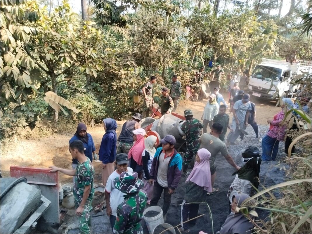 TMMD Menyatukan TNI dan Rakyat, Bersama Membangun Desa untuk Kesejahteraan TMMD Menyatukan TNI dan Rakyat, Bersama Membangun Desa untuk Kesejahteraan