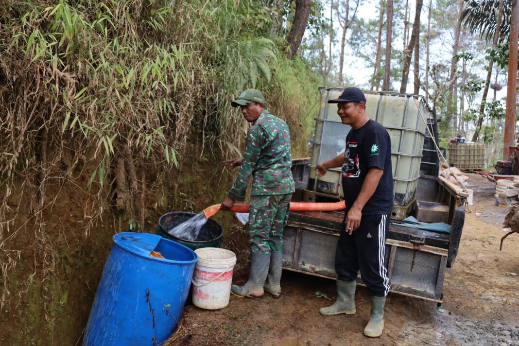 Tiga Pekan Pengecoran Jalan TMMD, Pasokan Air di Watuduwur Tetap Aman Tiga Pekan Pengecoran Jalan TMMD, Pasokan Air di Watuduwur Tetap Aman
