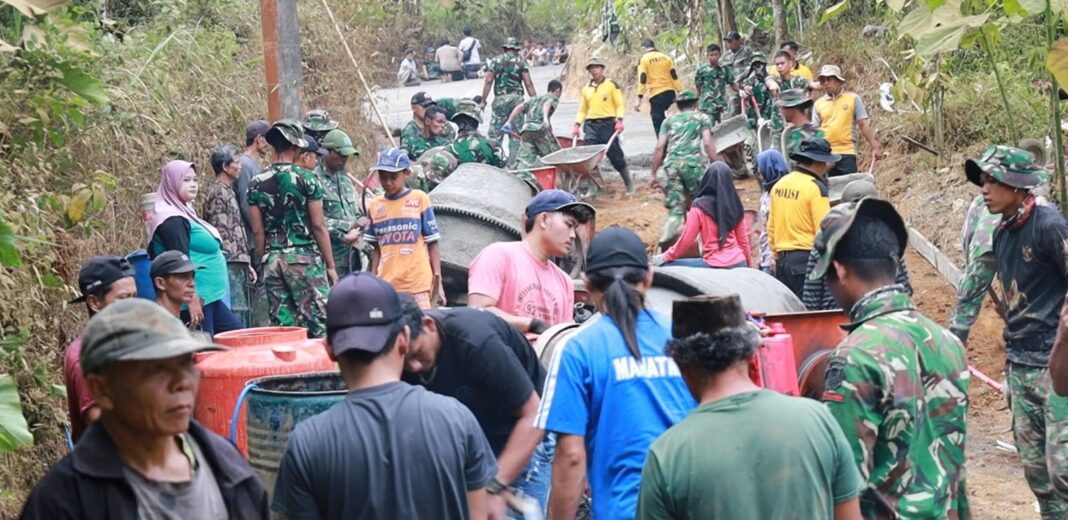 TMMD Reguler 129, Wujudkan Mimpi Warga Watuduwur dan Dempel Miliki Jalan yang Layak TMMD Reguler 129, Wujudkan Mimpi Warga Watuduwur dan Dempel Miliki Jalan yang Layak