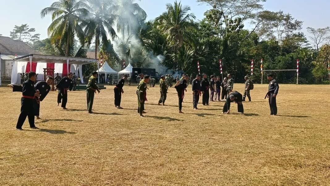 Pencak Silat Militer Kodim Purworejo Gladi Jelang Penutupan TMMD Reguler ke-129 Pencak Silat Militer Kodim Purworejo Gladi Jelang Penutupan TMMD Reguler ke-129