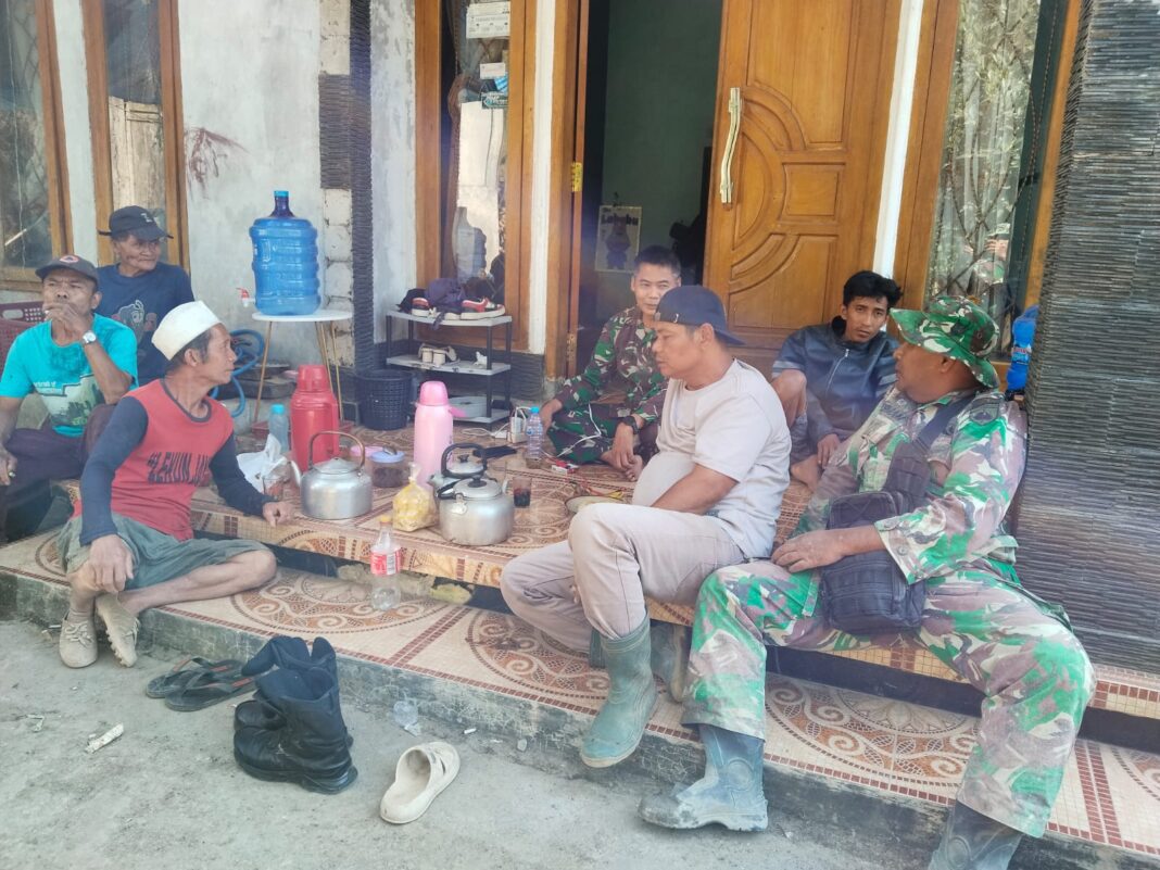 Jelang Penutupan TMMD, Satgas Pererat Silaturahmi dengan Warga Watuduwur .Bruno Jelang Penutupan TMMD, Satgas Pererat Silaturahmi dengan Warga Watuduwur .Bruno