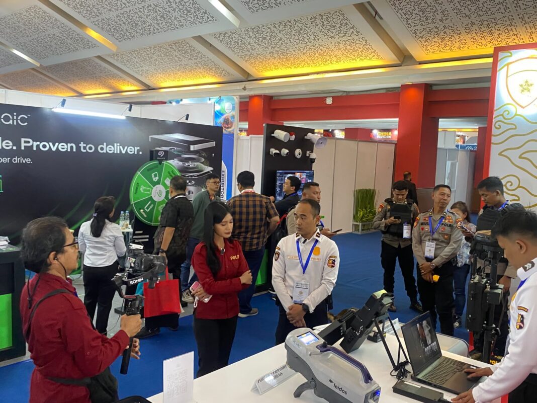 Korsabhara Baharkam polri Pukau pengunjung indo security 2026 Expotampilkan Alsus Modern dan layanan Humanis Korsabhara Baharkam polri Pukau pengunjung indo security 2026 Expotampilkan Alsus Modern dan layanan Humanis