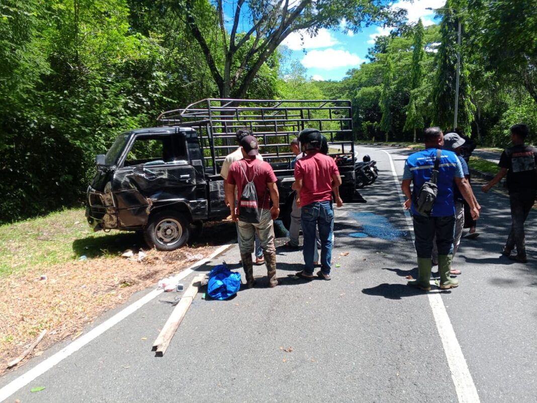 Kecelakaan Tunggal Pickup L300 di Jalan Raya Kota Jantho, Tidak Ada Korban Jiwa Kecelakaan Tunggal Pickup L300 di Jalan Raya Kota Jantho, Tidak Ada Korban Jiwa