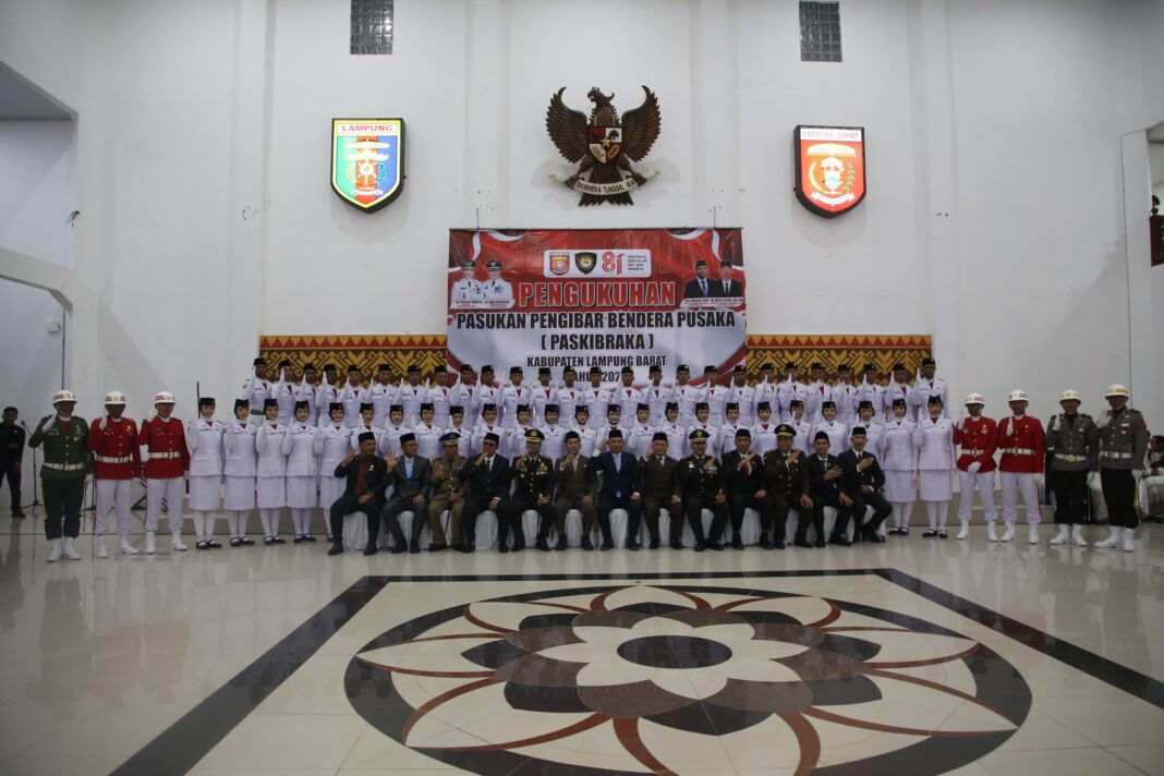 50 Anggota Paskibraka Lampung Barat Dikukuhkan Bupati Parosil, Siap Bertugas pada 17 Agustus 2026 50 Anggota Paskibraka Lampung Barat Dikukuhkan Bupati Parosil, Siap Bertugas pada 17 Agustus 2026