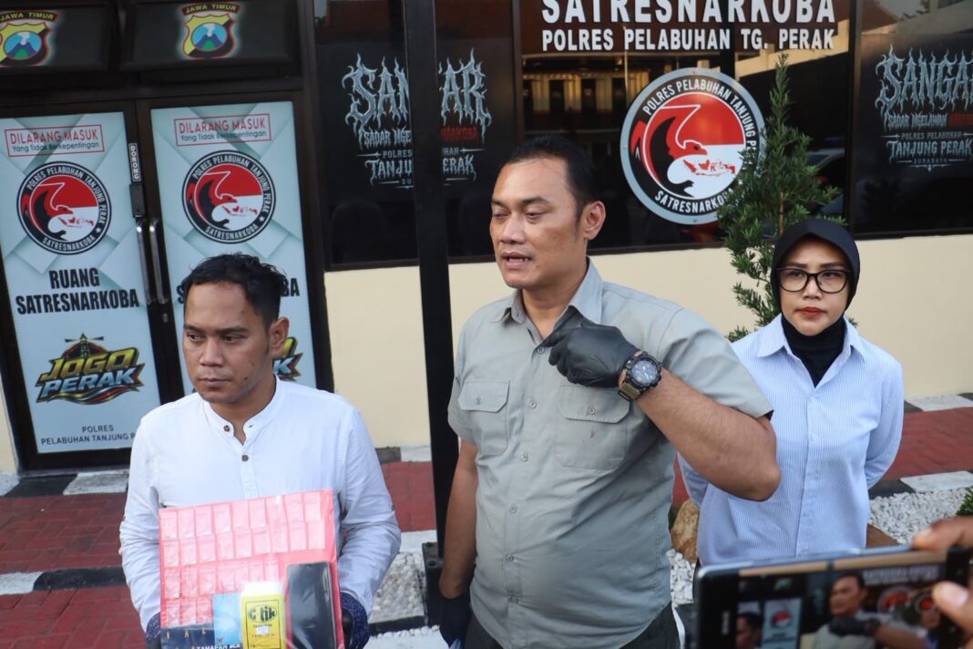 Polres Pelabuhan Tanjung Perak Amankan Residivis Pengedar Narkoba Sita 89,81 Gram Sabu Polres Pelabuhan Tanjung Perak Amankan Residivis Pengedar Narkoba Sita 89,81 Gram Sabu