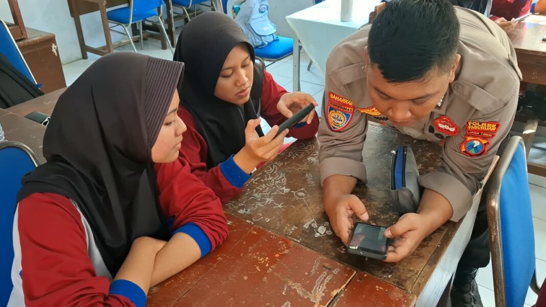 Polres Pasuruan Bekali Pelajar Literasi AL ,Dorong Penggunaan Teknologi Secara Bijak Polres Pasuruan Bekali Pelajar Literasi AL ,Dorong Penggunaan Teknologi Secara Bijak