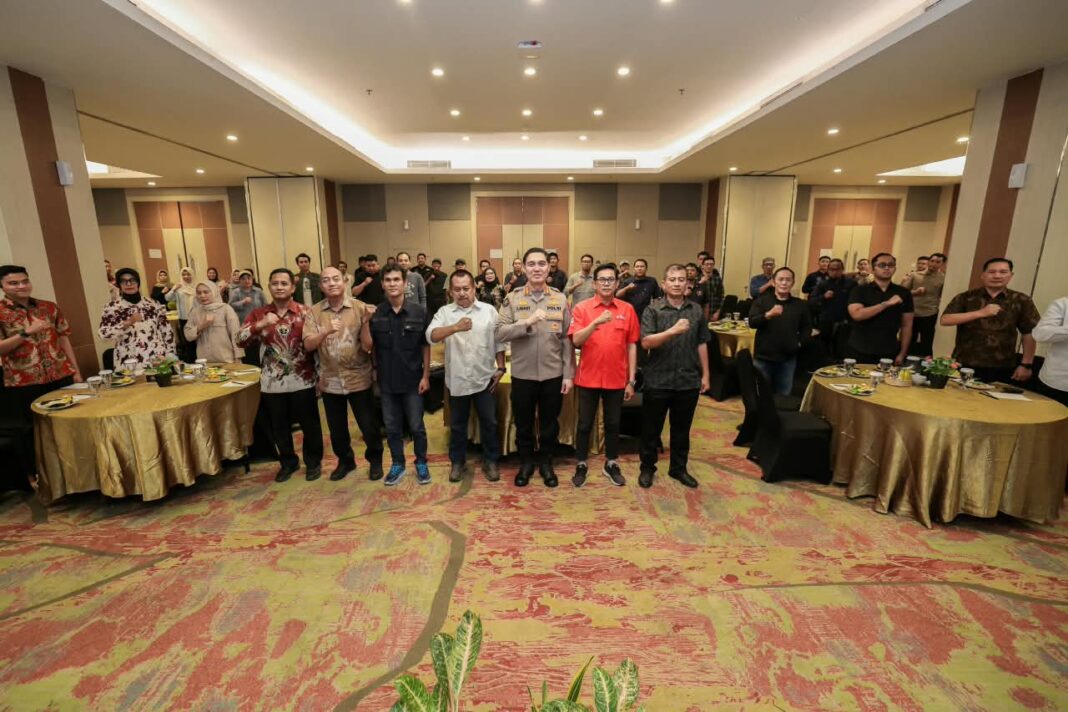 Ngopi Bareng Awak Media Polda Jatim Perkuat Kemitraan Dan Komunikasi Ngopi Bareng Awak Media Polda Jatim Perkuat Kemitraan Dan Komunikasi