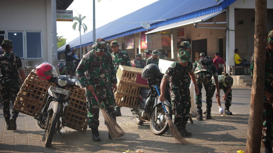 Karya Bakti HUT TNI Dan Kodam, Kodim Purworejo Bersihkan Pasar Demi Kenyamanan Pedagang dan Pembeli Karya Bakti HUT TNI Dan Kodam, Kodim Purworejo Bersihkan Pasar Demi Kenyamanan Pedagang dan Pembeli