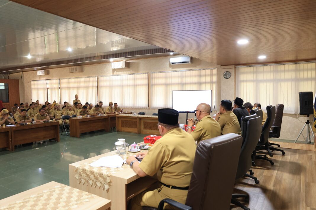 Bupati Parosil Pimpin Rapat Pemantapan, HUT ke-35 Lampung Barat, Harus Libatkan Masyarakat Bupati Parosil Pimpin Rapat Pemantapan, HUT ke-35 Lampung Barat, Harus Libatkan Masyarakat
