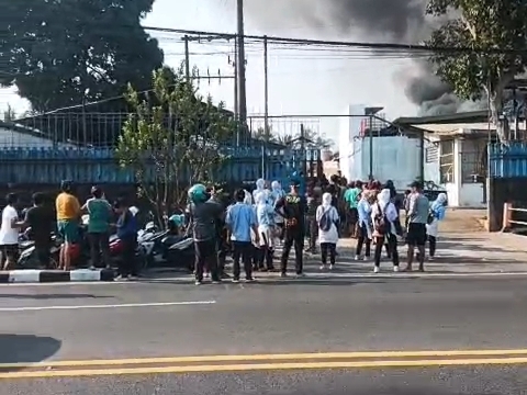 Kebakaran Pabrik PT. Unggulrejo Wasono, Purworejo.3 Korban Dilarikan ke RS* Kebakaran Pabrik PT. Unggulrejo Wasono, Purworejo.3 Korban Dilarikan ke RS*
