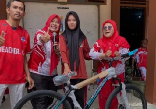 SMKN 1 Way Tenong: Penyerahan Hadiah Sepeda Gunung untuk Pemenang Undian Jalan Sehat Berlangsung Meriah SMKN 1 Way Tenong: Penyerahan Hadiah Sepeda Gunung untuk Pemenang Undian Jalan Sehat Berlangsung Meriah