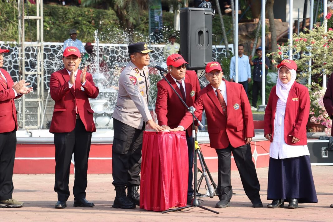 *Kapolda Jatim Buka Pesmaba UMM, Ajak Mahasiswa Bijak Bermedia Digital Dan Jaga Jatim* *Kapolda Jatim Buka Pesmaba UMM, Ajak Mahasiswa Bijak Bermedia Digital Dan Jaga Jatim*