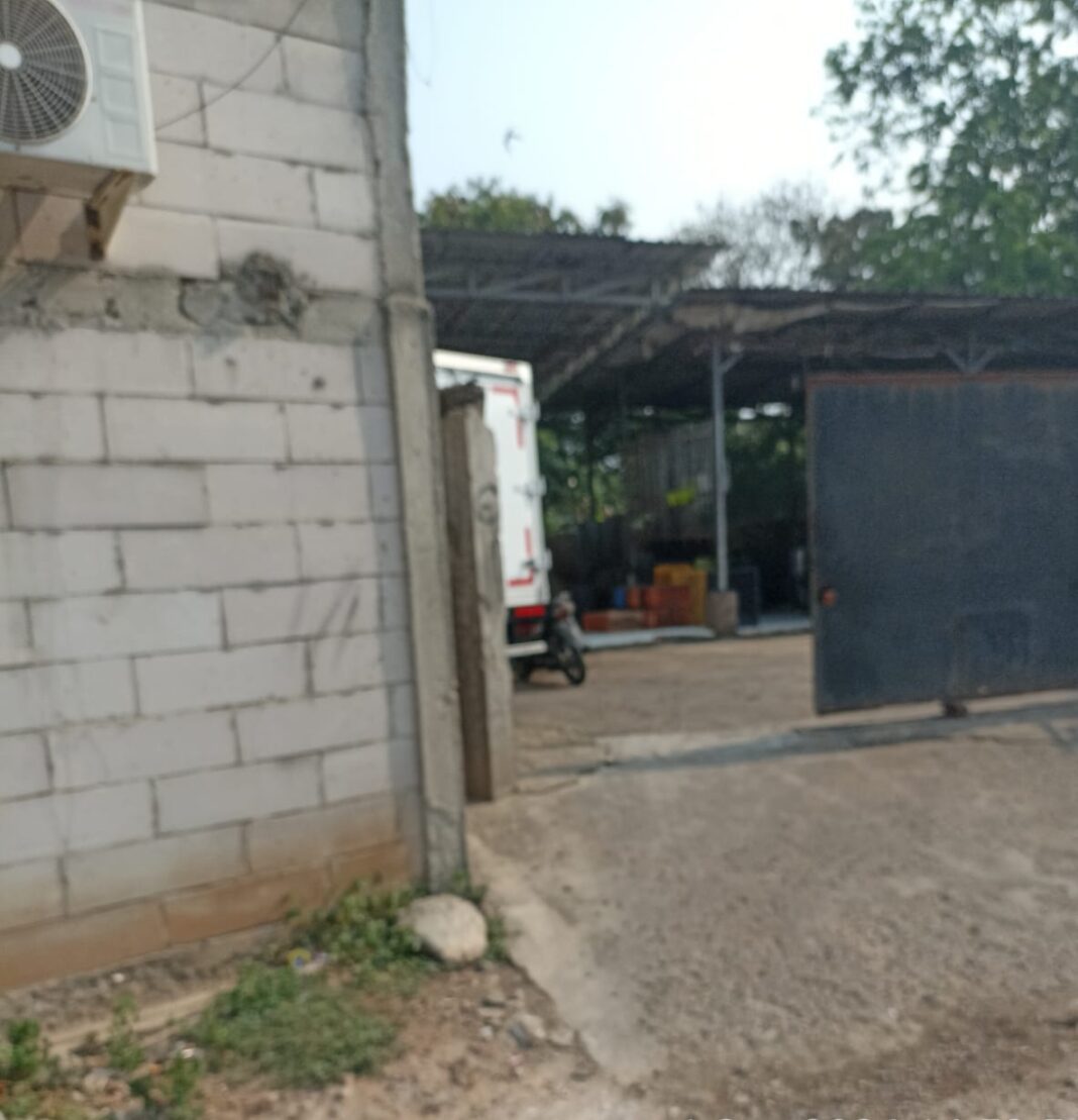 Diduga, Ayam Potong Buangan Air Limbah Sangat Bau Dan Bulu Ayam di Buang Ke kali Sampe Berbusa Putih Diduga, Ayam Potong Buangan Air Limbah Sangat Bau Dan Bulu Ayam di Buang Ke kali Sampe Berbusa Putih