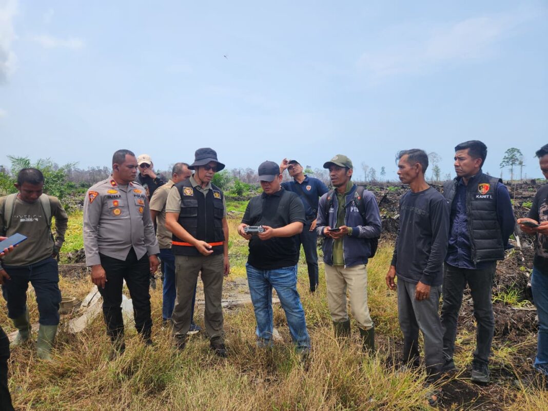 Ditreskrimsus Polda Aceh Periksa Forensik TKP Karhutla di HGU PT GSM Ditreskrimsus Polda Aceh Periksa Forensik TKP Karhutla di HGU PT GSM
