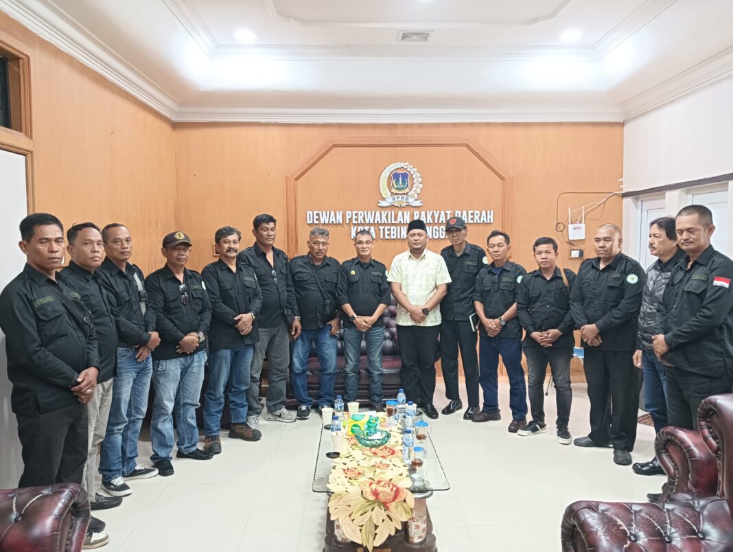 Ketua DPRD Kota Tebing Tinggi Terima Audensi Forwaka, Perkuat Fungsi Sosial Kontrol Ketua DPRD Kota Tebing Tinggi Terima Audensi Forwaka, Perkuat Fungsi Sosial Kontrol