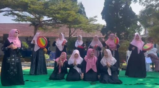 Bambang Irawan Ajak Siswa SMPN 1 Way Tenong Teladani Akhlak Rasulullah SAW di Momentum Maulid Nabi Bambang Irawan Ajak Siswa SMPN 1 Way Tenong Teladani Akhlak Rasulullah SAW di Momentum Maulid Nabi