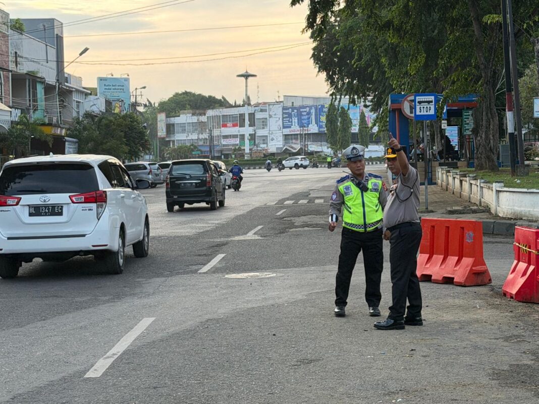 T. Nur Azmi Apresiasi Kapolda Aceh Turun Langsung Pantau Pelayanan Publik di Banda Aceh T. Nur Azmi Apresiasi Kapolda Aceh Turun Langsung Pantau Pelayanan Publik di Banda Aceh
