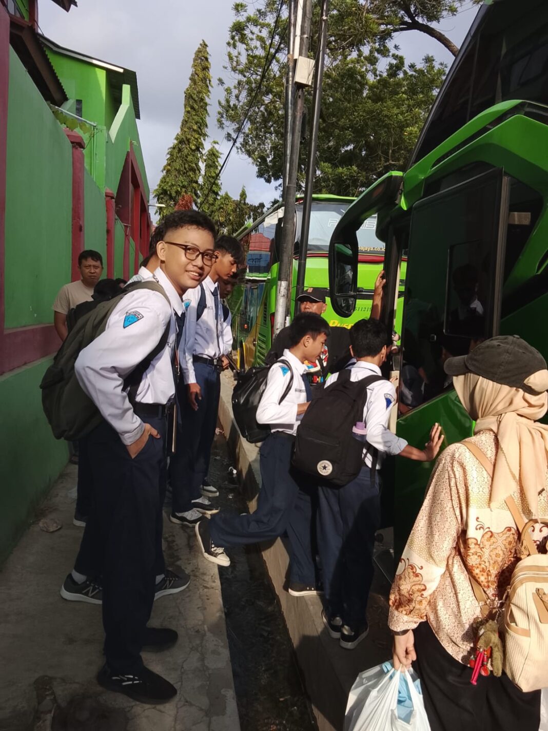 SMP Negeri 4 Bandar Lampung Gelar Field Trip, Kepala Sekolah: Perkuat Pembelajaran Luar Kelas SMP Negeri 4 Bandar Lampung Gelar Field Trip, Kepala Sekolah: Perkuat Pembelajaran Luar Kelas